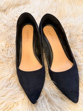 Zara Women’s Pointed Toe Navy block heels